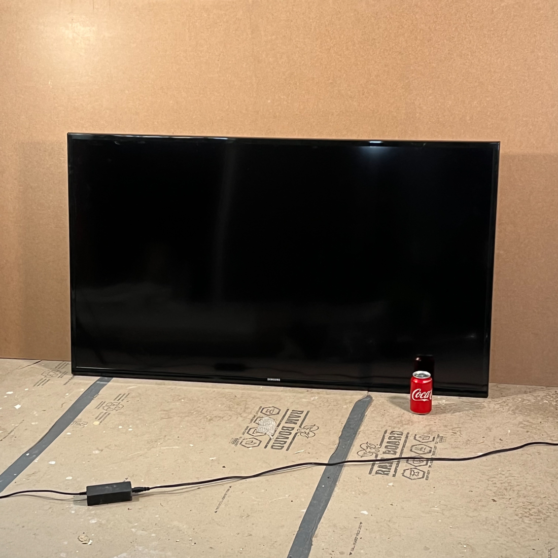 SAMSUNG 60" FLAT SCREEN TV