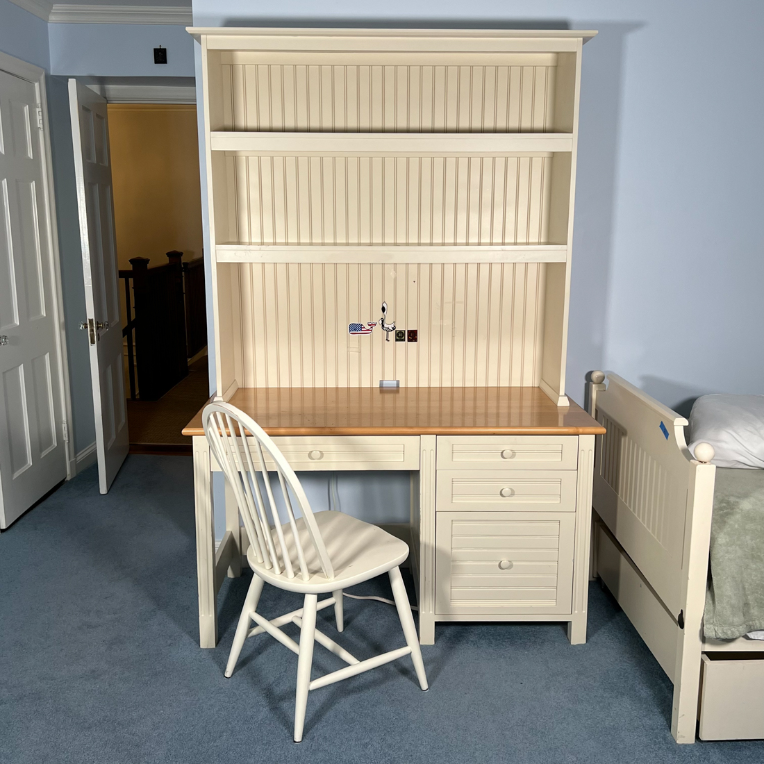 (2pc) WHITE DESK & CHAIR