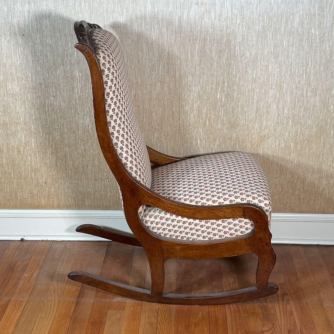 UPHOLSTERED ROCKING CHAIR