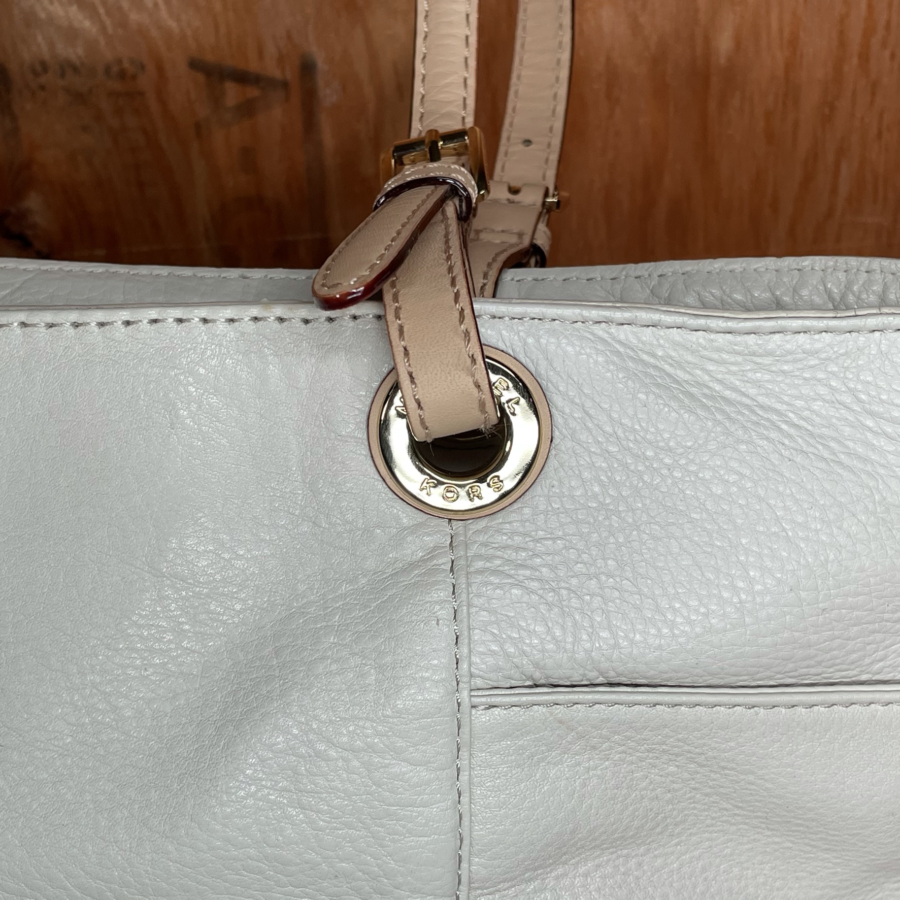 MICHAEL KORS WHITE LEATHER PURSE