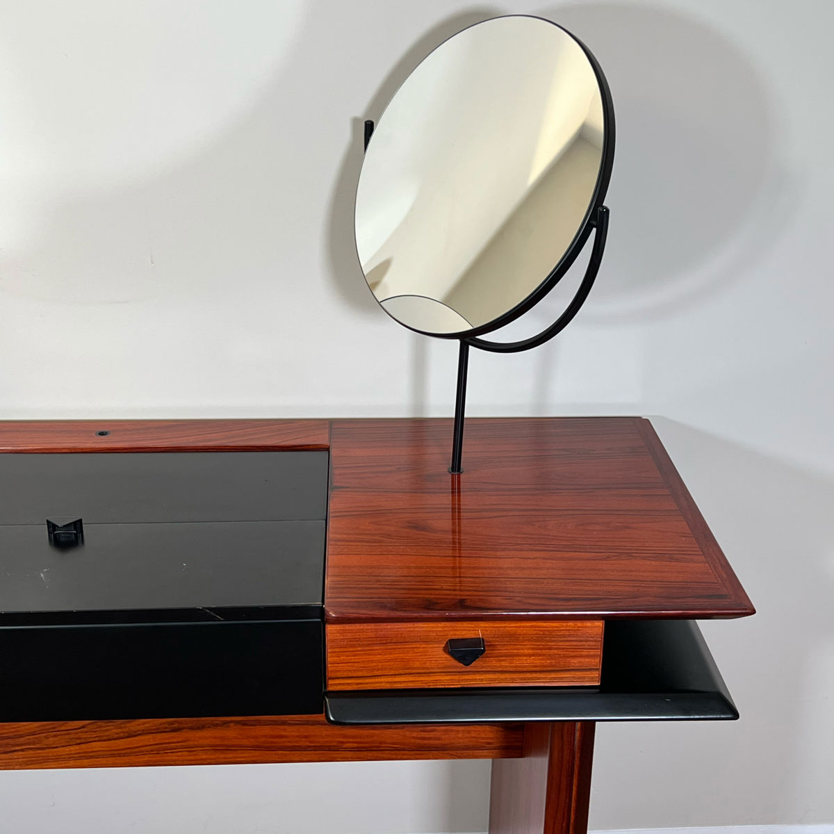 ART DECO VANITY TABLE