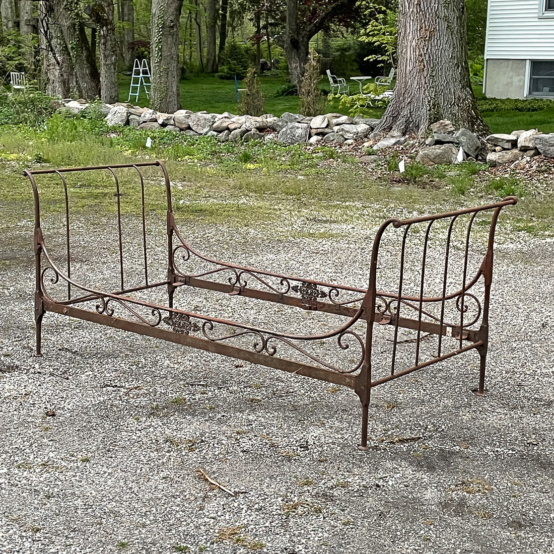 ANTIQUE WROUGHT IRON DAYBED