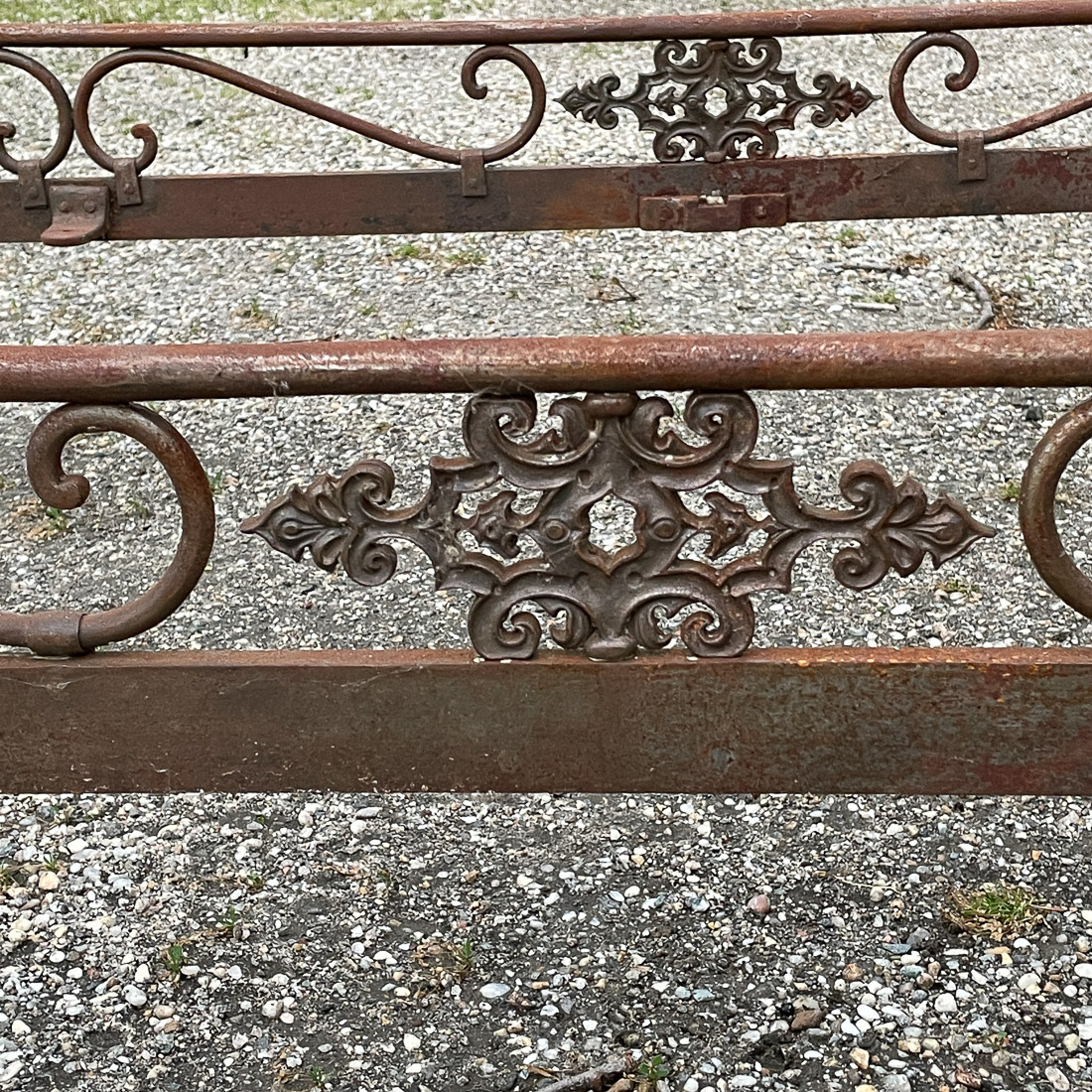 ANTIQUE WROUGHT IRON DAYBED