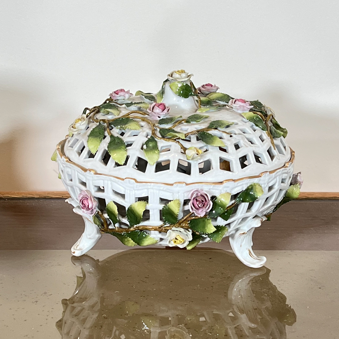 (2pc) PORCELAIN DECOR