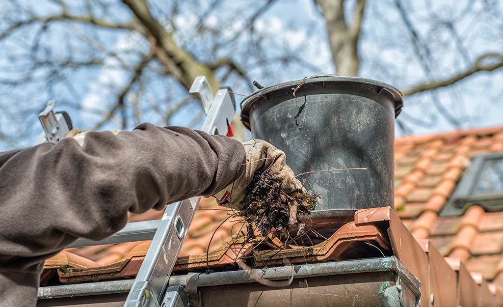 How to Clean Your Eavestrough Safely (Calgary Edition)