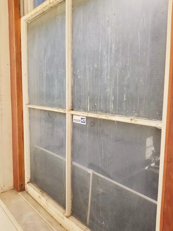 The main causes of contamination of windows in houses