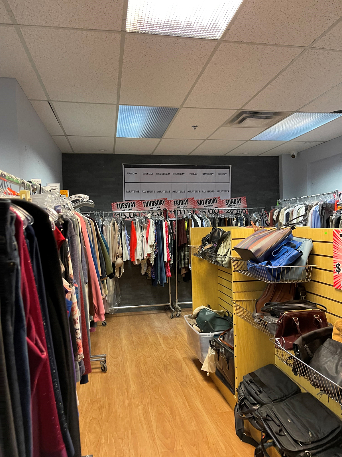 BIG BINZ Discount Liquidation Centre Richmond Hill