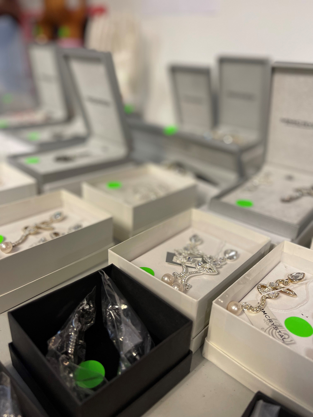 BIG BINZ Discount Liquidation Centre Richmond Hill