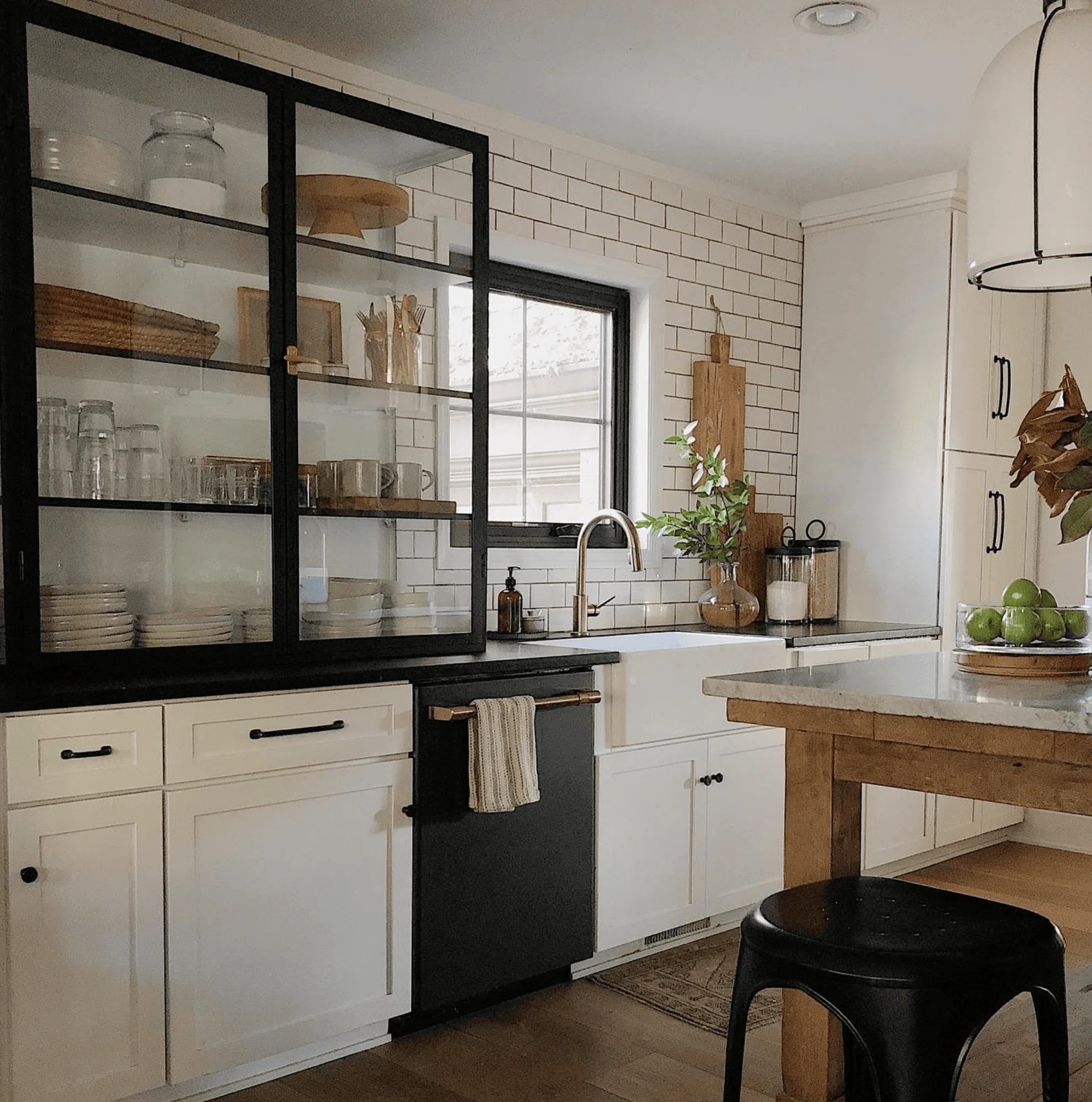 White Tiles Black Grout Ultimate Guide to Achieving this Look