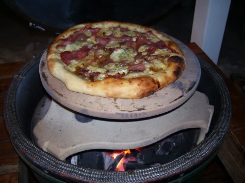 big_green_egg_pizza_stone_2