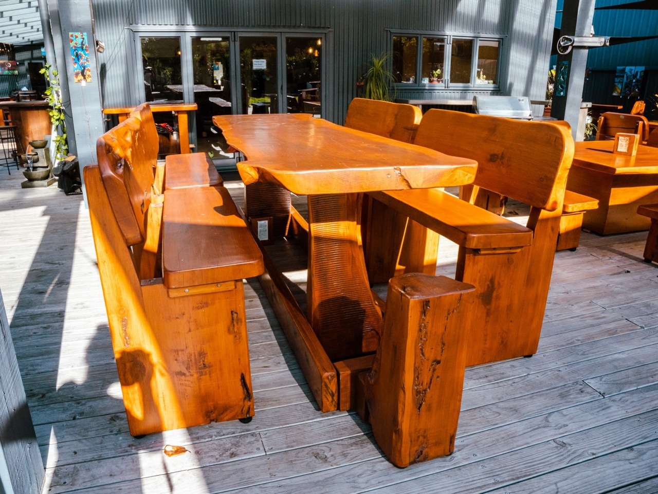 B2005 Standard Bar with Kickrail, 4 x Bar Seats with Backs Big Mac Slabs