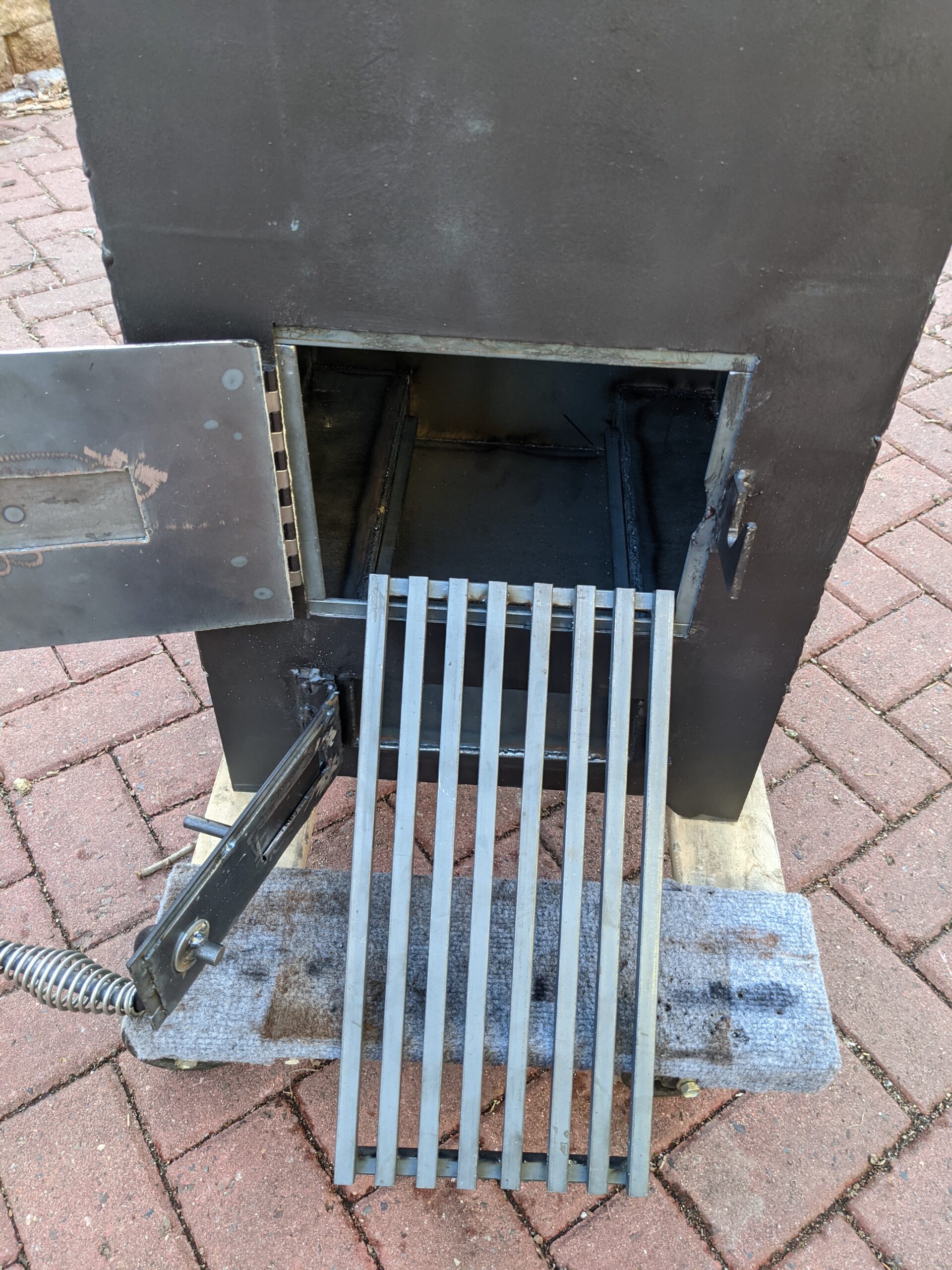 Wood stove with triple rock capacity and ash pan and grate. Big