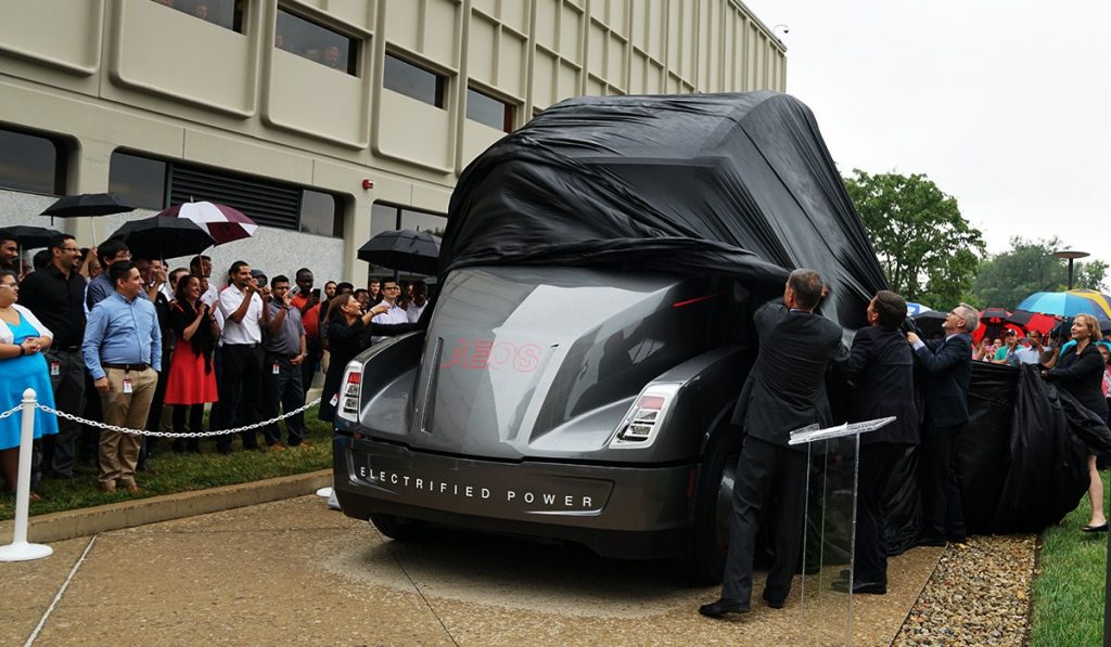 Cummins Unveils New All Electric Tractor Trailer BigRigVin