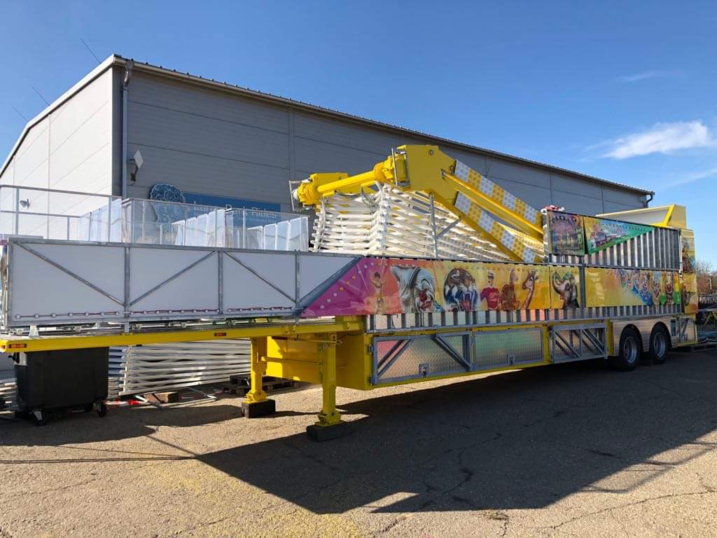 Big Round Wheel Provides a 50 Ft. Gondola Ferris wheel Rentals