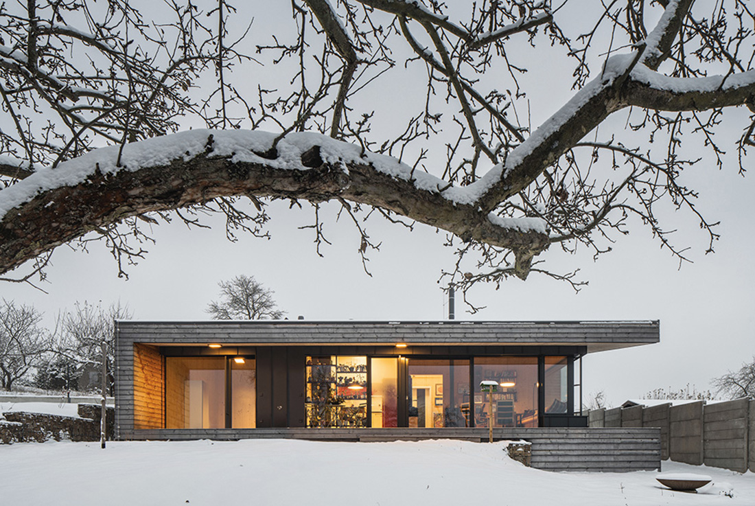 Modest and modern house near Prague BIG SEE