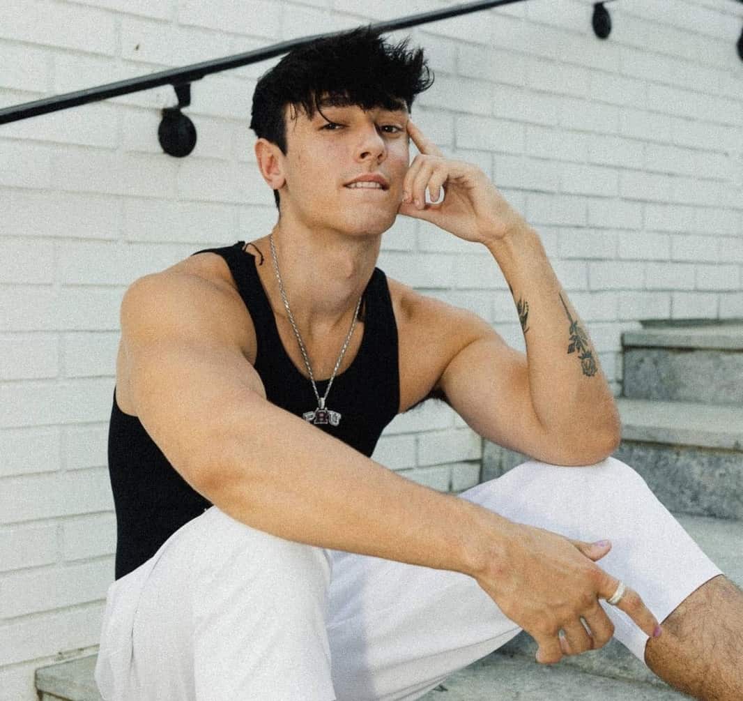 Bryce Hall - Wiki, Age, Girlfriend, Net Worth, Family, Height, Mom