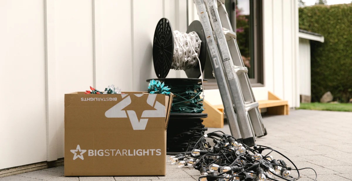 Exploring the Gap Between Expectations and Reality in Decorative Light