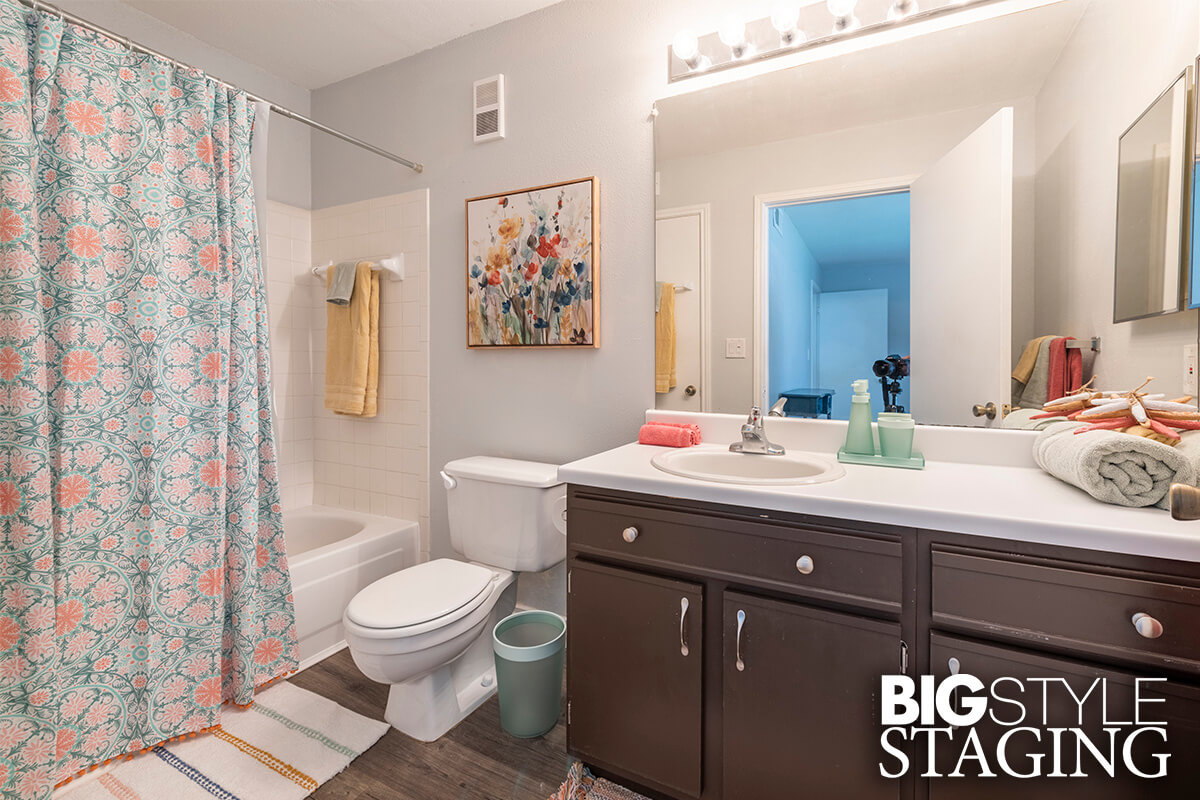 Short Term Rental Oakland Park Condo Big Style Staging