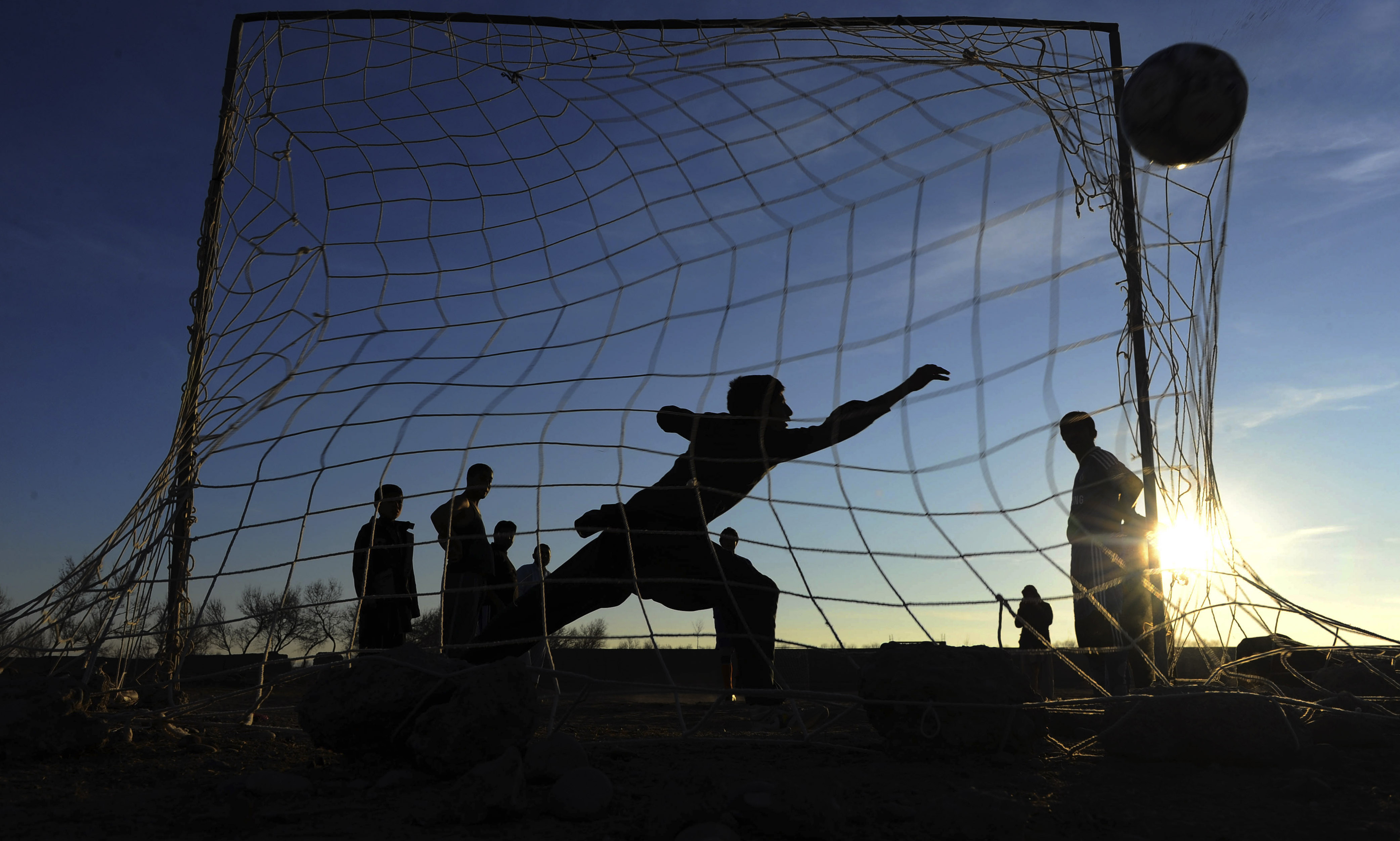 Heading a Soccer Ball Causes Instant Brain Changes in Young Players