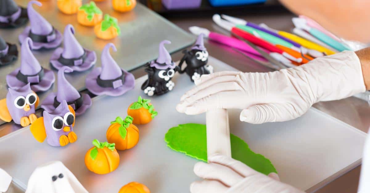 Can You Put Fondant Decorations in the Fridge?