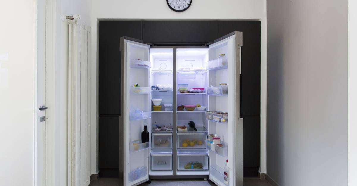 Side by Side Refrigerator Is Hot Between Doors