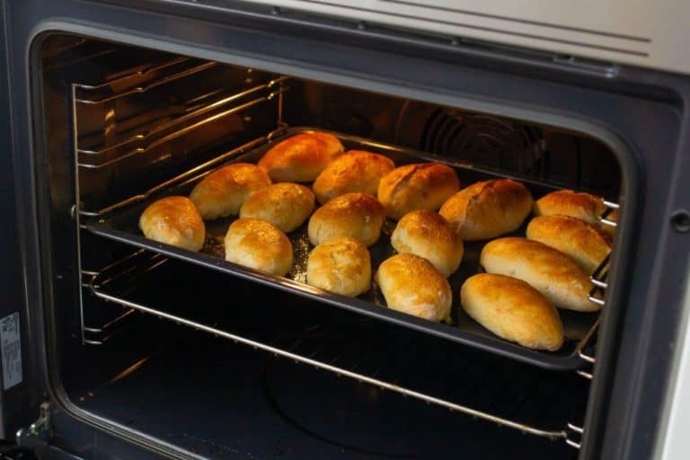Can You Put Metal In An Oven?