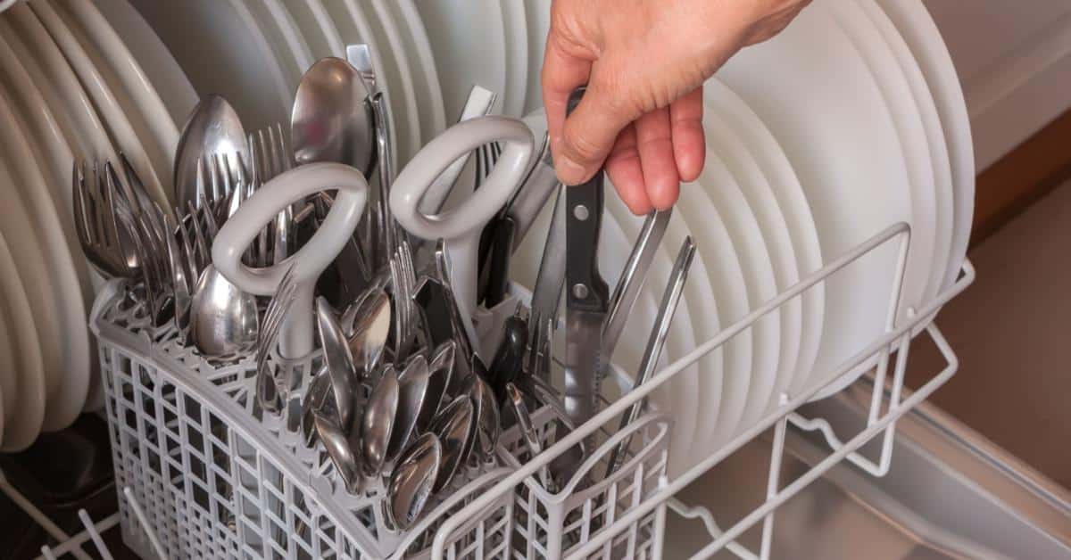 Can Knives Go In The Dishwasher?