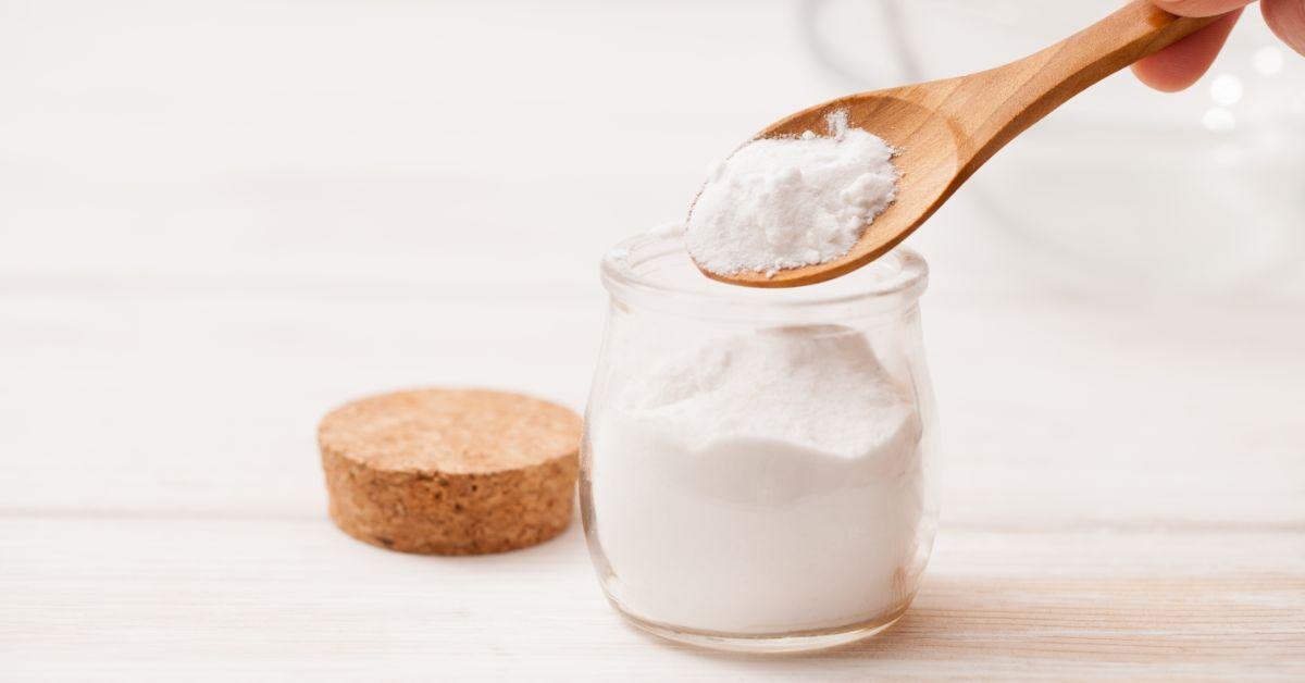 Cleaning Old Tupperware Containers