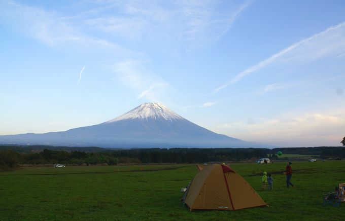冬のふもとっぱらキャンプ場に［読者投稿記事］ | キャンプ場 【Be-Pal】キャンプ、アウトドア、自然派生活の情報源ビーパル 17営 眺望随一！開放感あふれる「ふもとっぱら」のレビューブログ | 魅惑のキャンプ
