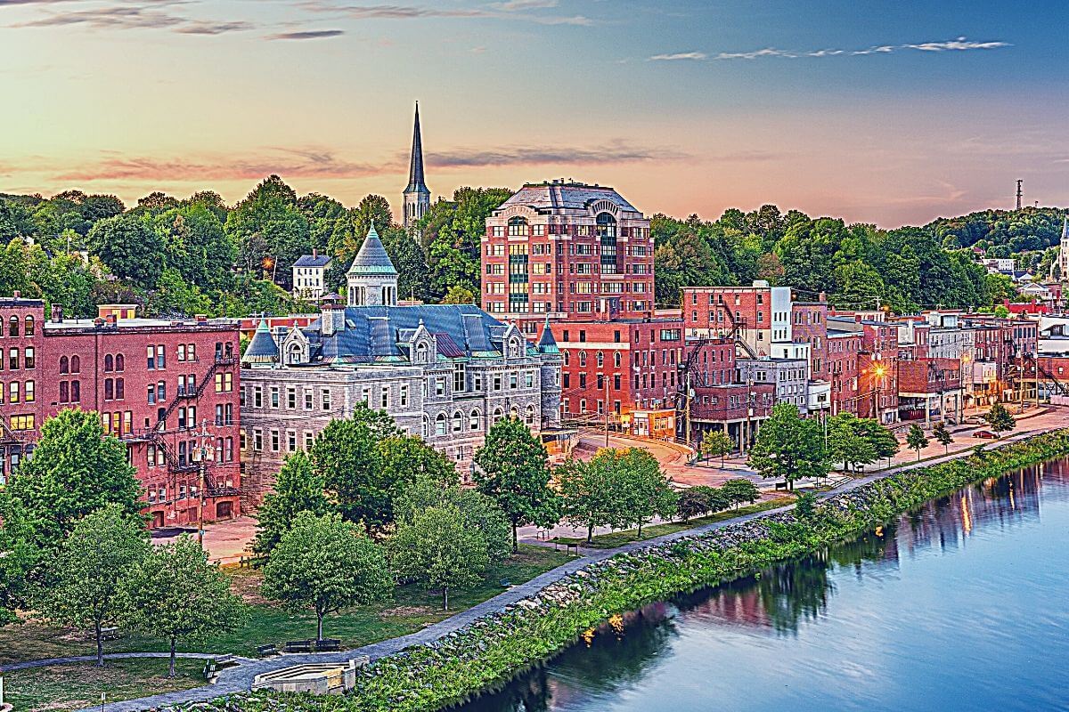 The Best Maine Bike Rides [MUST SEE] Places to Cycle in ME