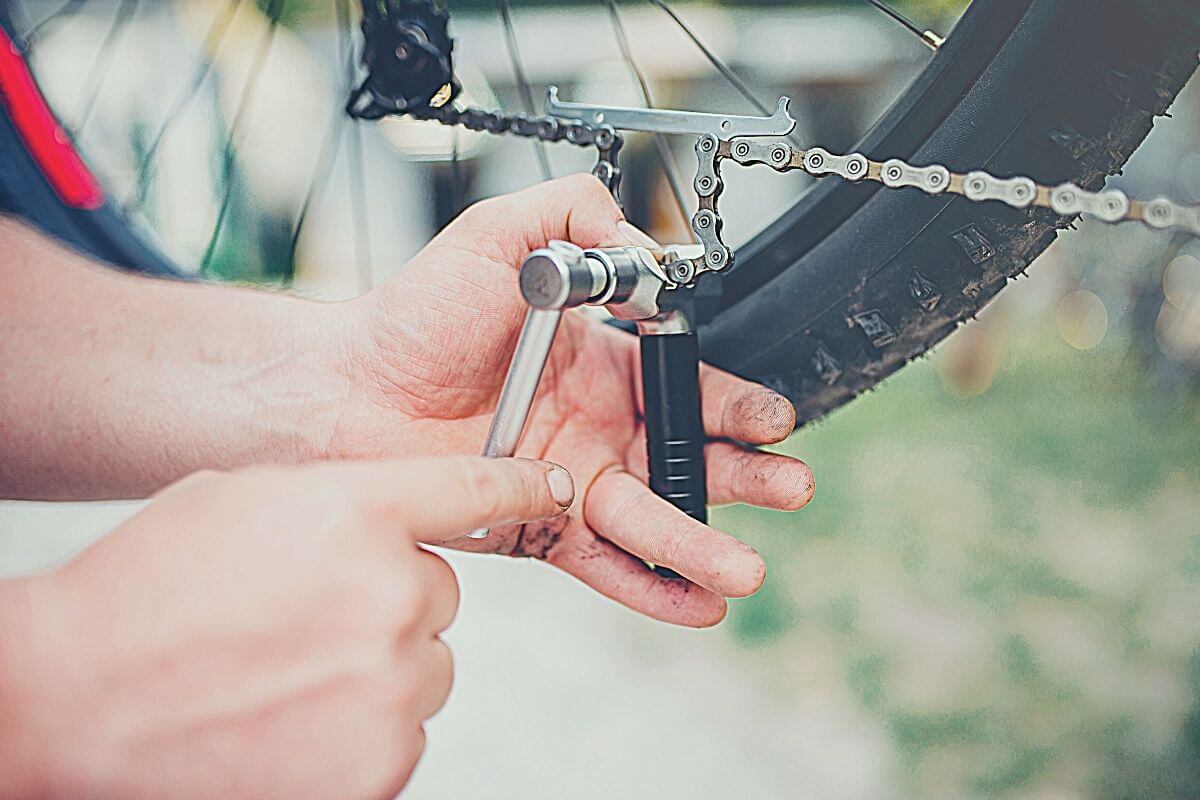How to Shorten a Bike Chain [TUTORIAL] With or Without a Tool