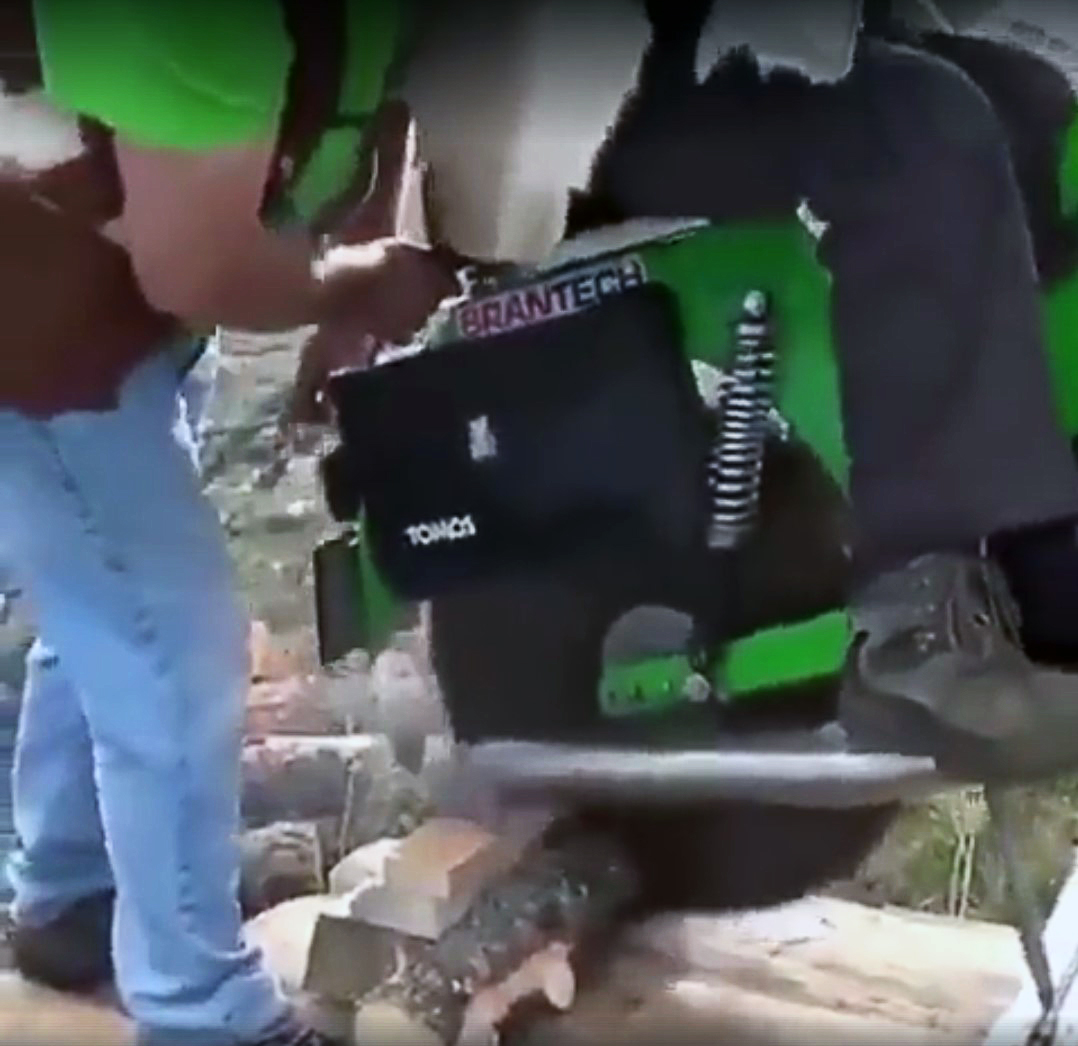 How to Cut Logs While Riding a Motorcycle (Video) Biker Digital