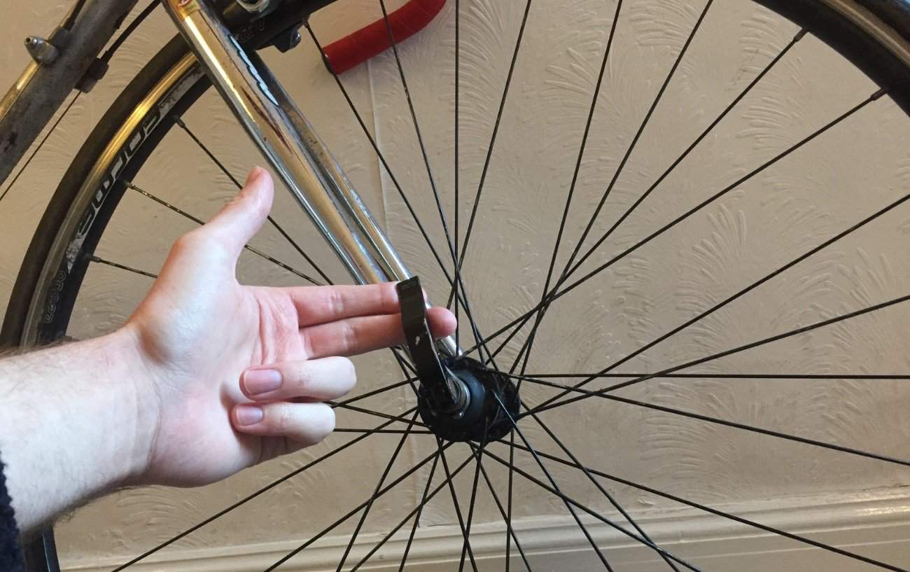How To Change A Bike Inner Tube In 11 Steps [With Pictures]