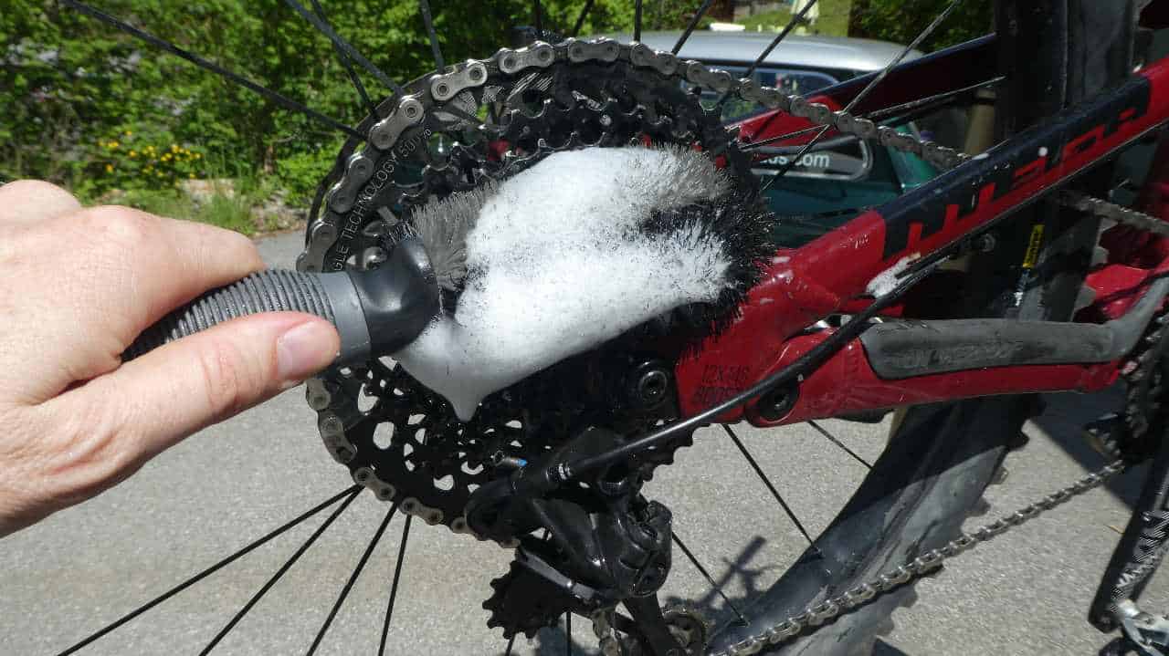 How To Clean A Bike Chain In 6 Steps [With Pictures]