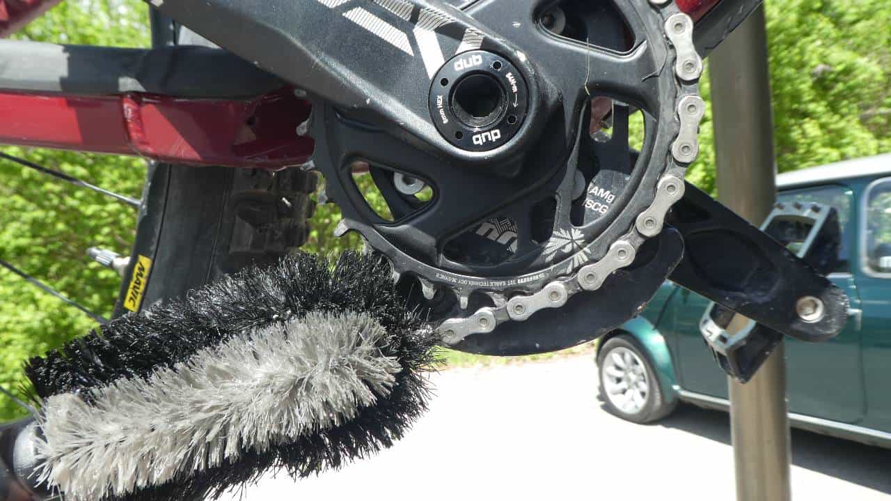 How To Clean A Bike Chain In 6 Steps [With Pictures]