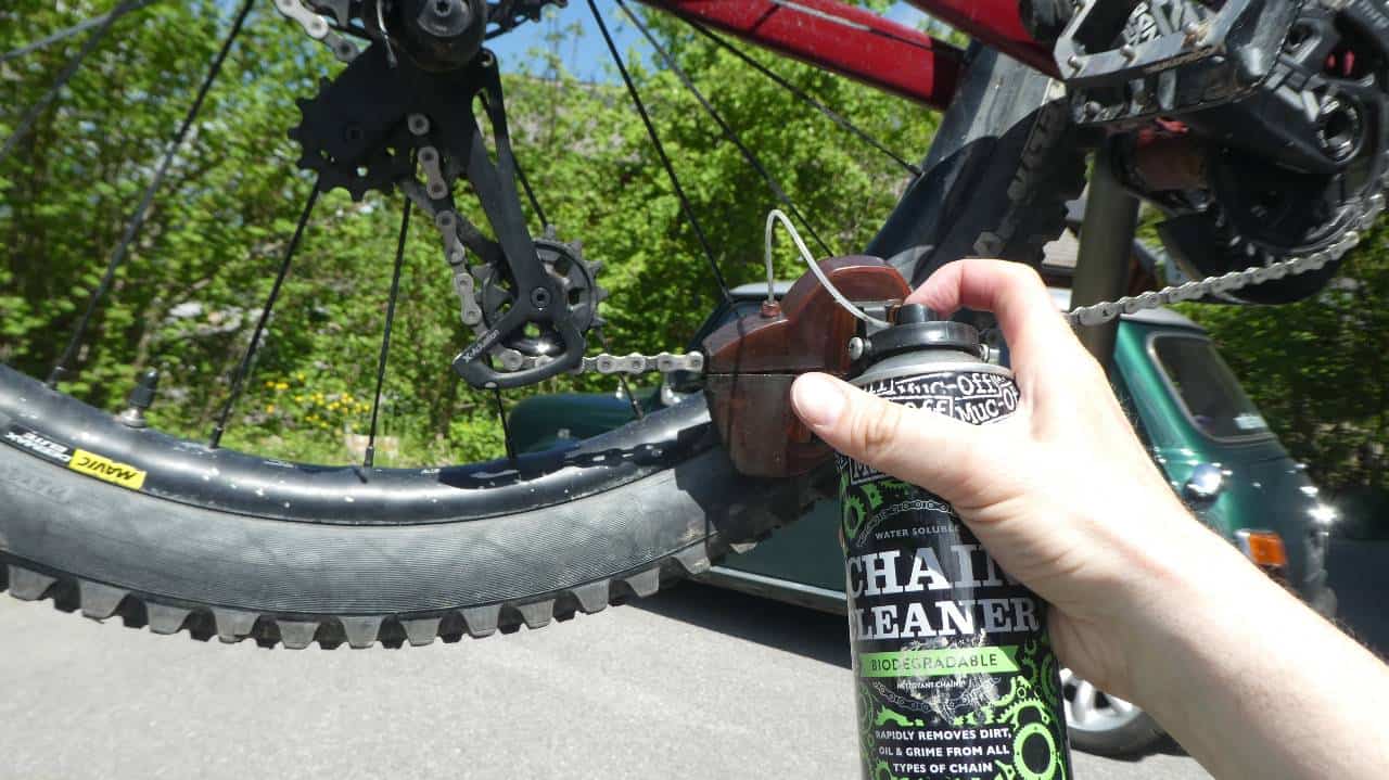 How To Clean A Bike Chain In 6 Steps [With Pictures]