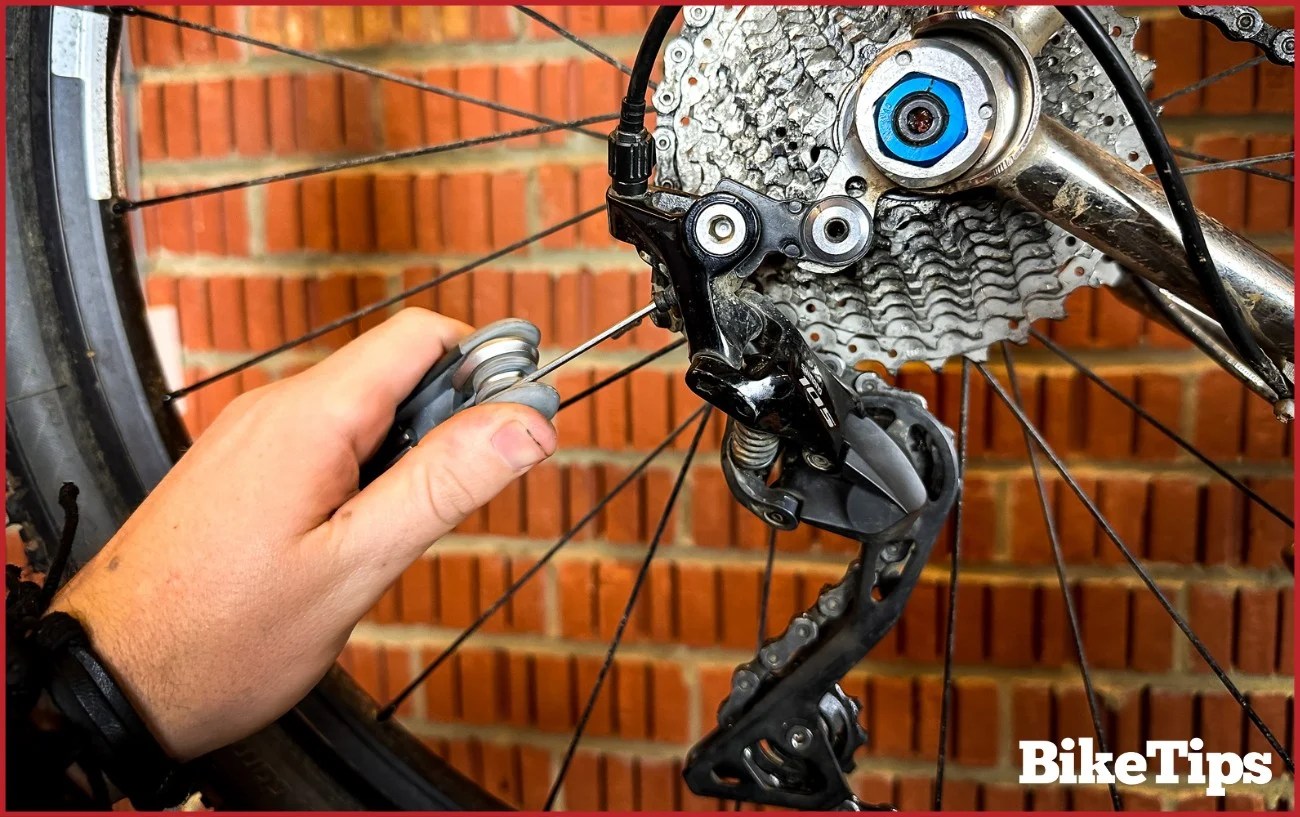 How To Adjust Or Install A Rear Derailleur In 10 Steps [With Video Guide]