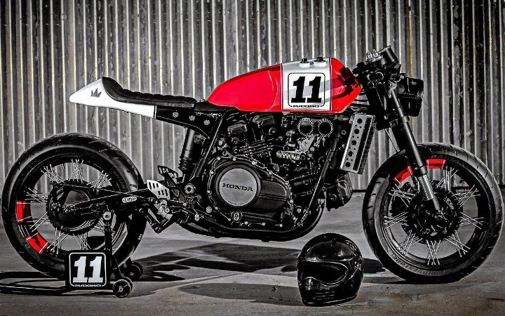 Honda VF Sabre 750 'Maxima#11' Cafe Racer by Lucky ... (720 x 450 Pixel)