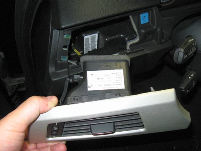 BMW 335i RIX Effects Boost Gauge Installation