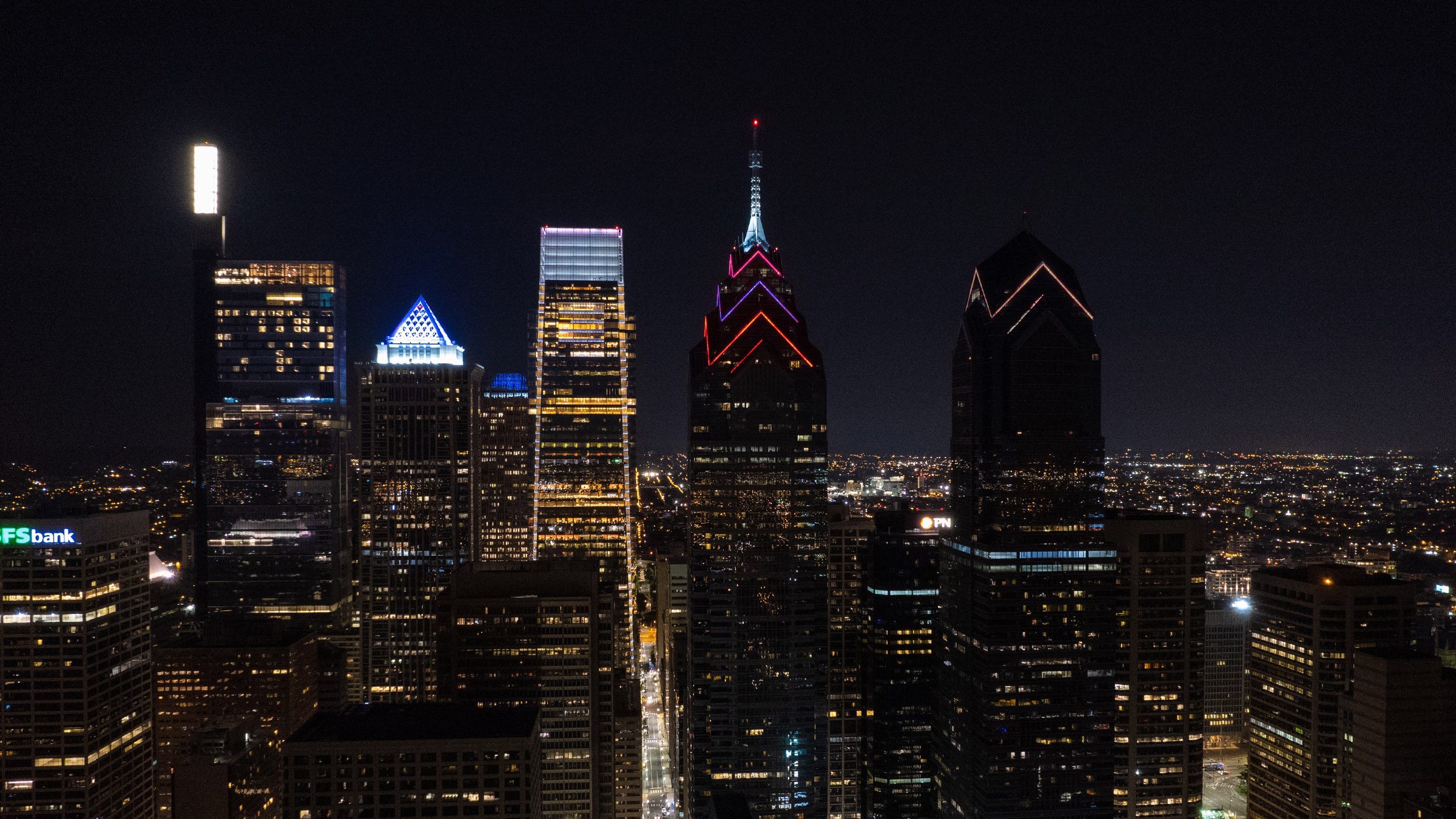 A new app lets you change the colors at the center of the Philly skyline
