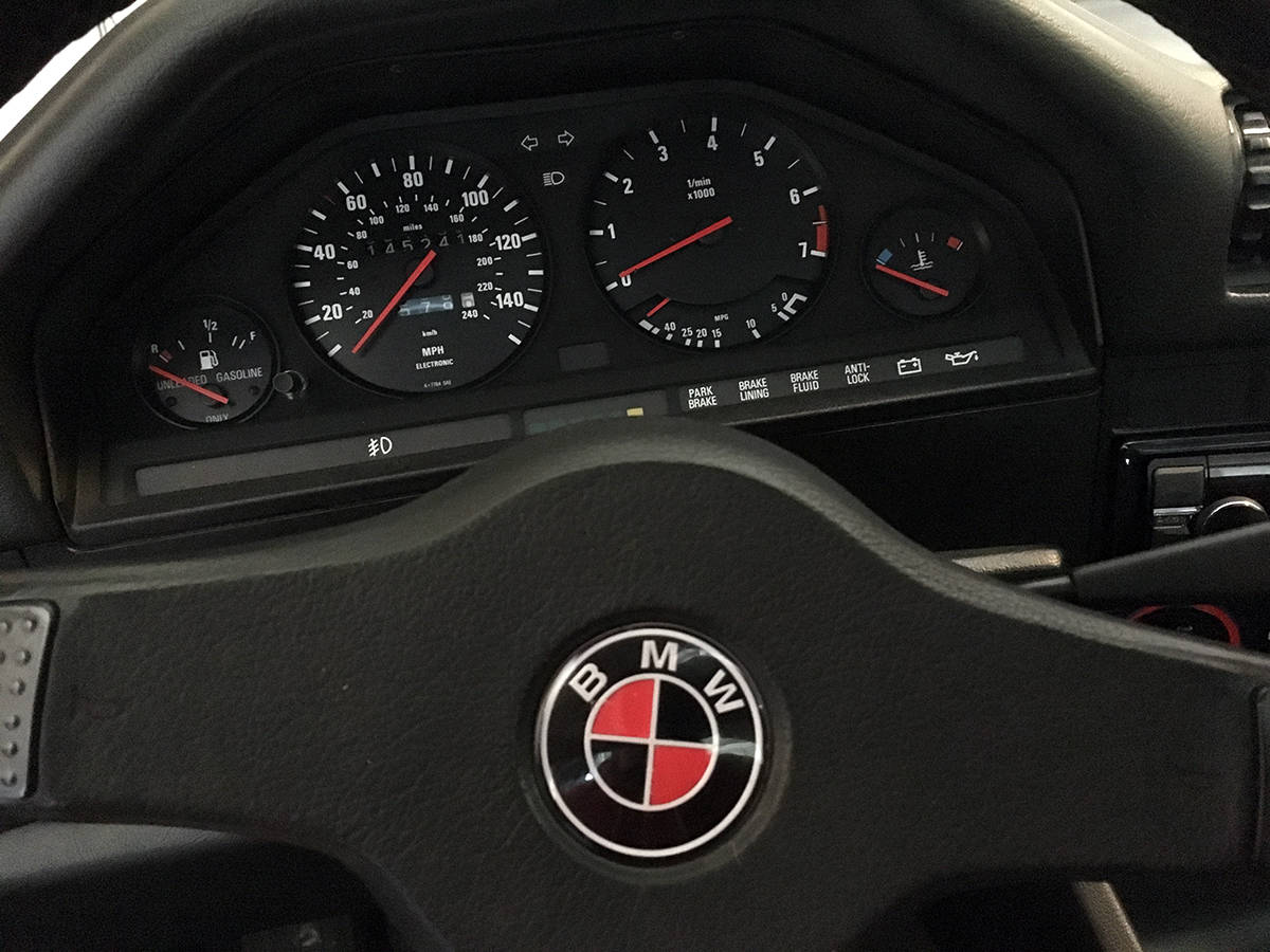 DIY Custom Color BMW Steering Wheel Roundel
