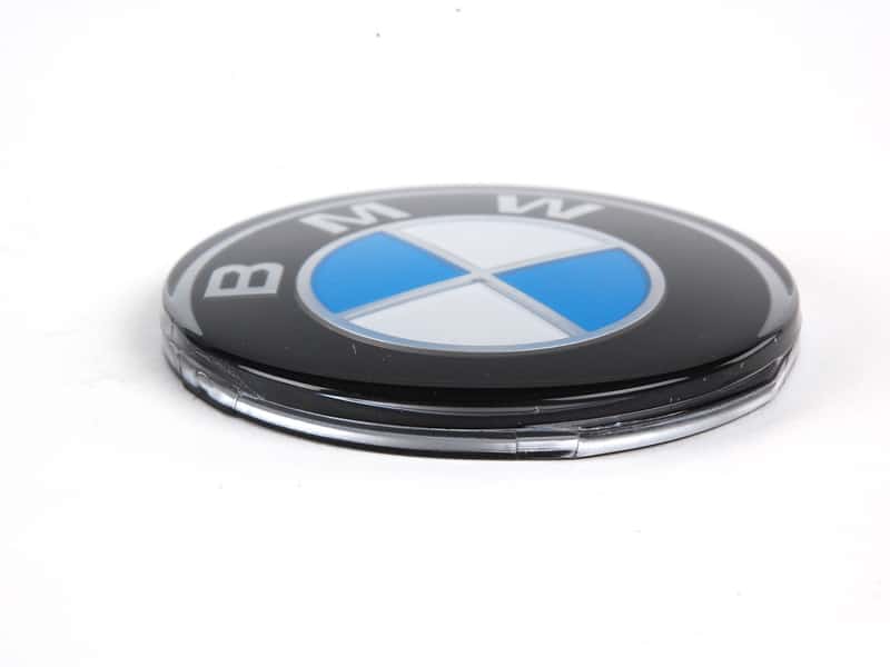 BMW steering wheel emblem replacement