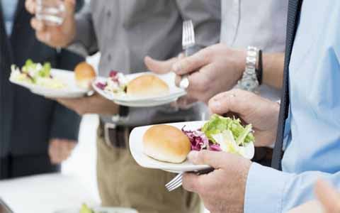 Hukum Minum dan Makan Sambil Berdiri | Bincang Syariah