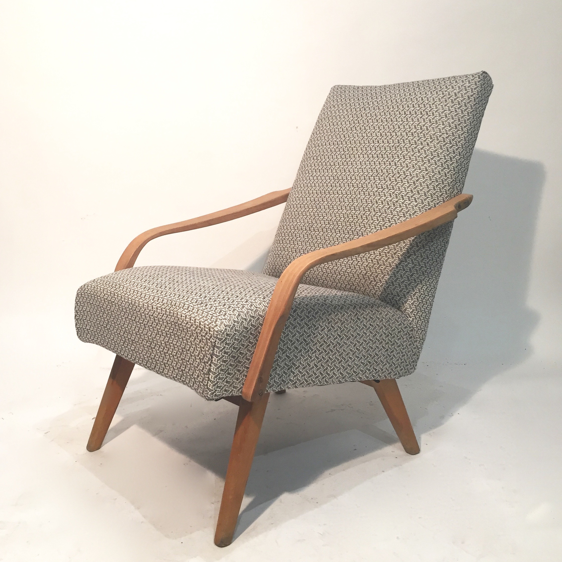 Fauteuil retapissé années 60 BINDIESBINDIES