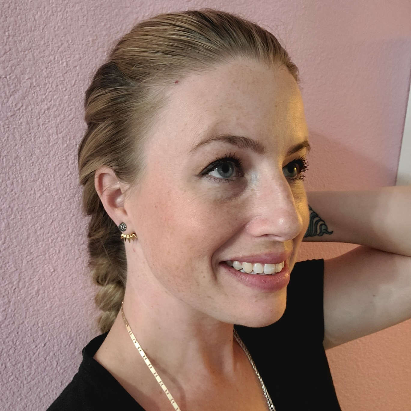 Danielle Valles Instabio Link in bio