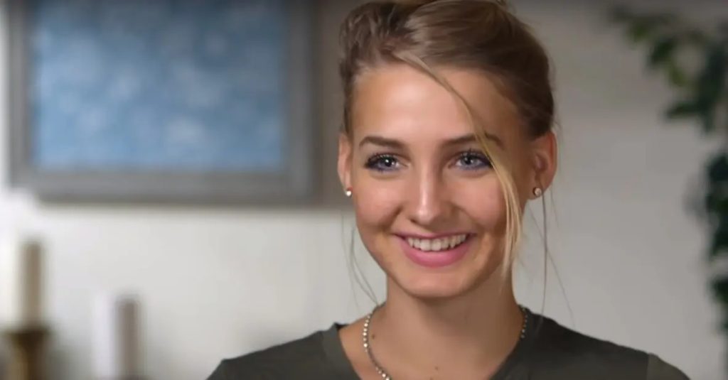 How does Moriah Plath make money? Biograph Co Celebrity Profiles