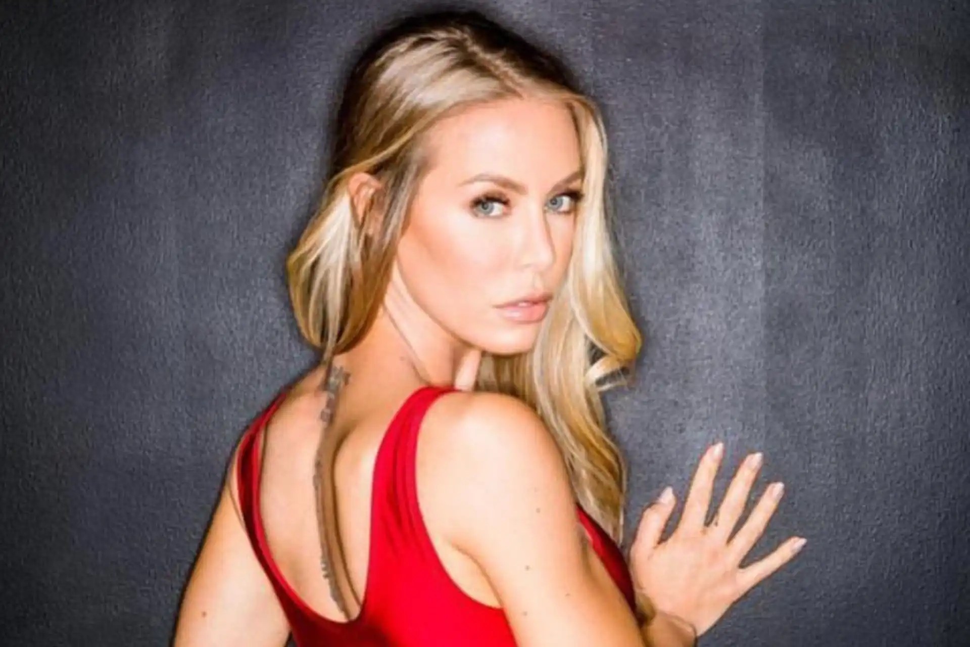 Nicole Aniston Wiki, Age, BBC, Net Worth, Feet, Height & More