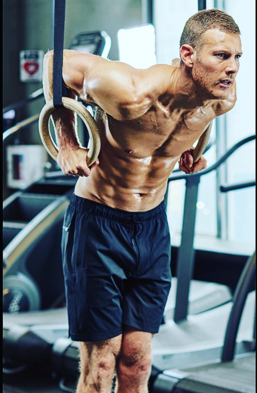 Tom Hopper Age, Wiki, Family, Education, Girlfriend, Wife & More
