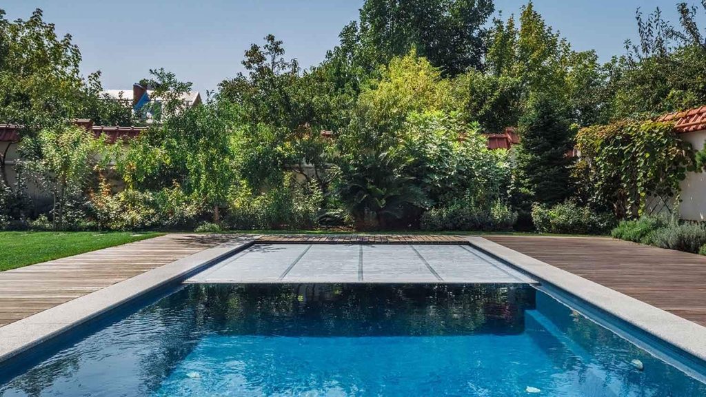 Exploring Different Types Of Automatic Swimming Pool Covers