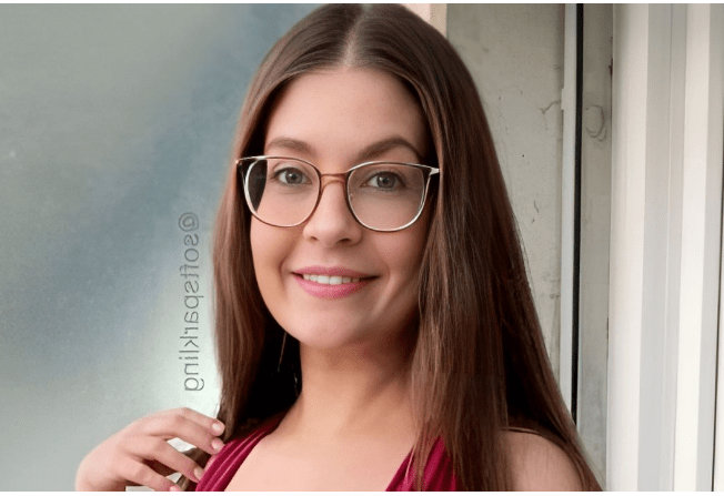 Zart Prickelnd: Age, Career, Net Worth, Family, Height, Bio 2024